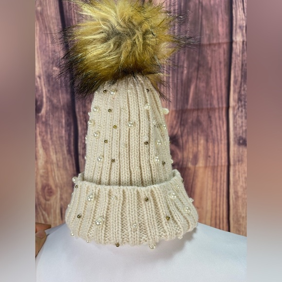 Venus faux fur beaded winter hat - Picture 9 of 12
